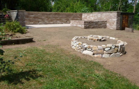 Gartengestaltung Mit Terrasse Und Kraeuterspirale