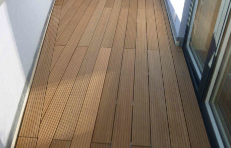 Holzdeck Auf Dem Balkon